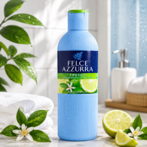 Felce Azzurra douche en badgel Fresco bergamot en cederbloesem fles in frisse badkamer setting