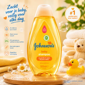 Johnson’s Baby Shampoo 500ml in warme babybadkamer met zachte handdoeken en badspeelgoed