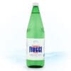 Een elegante 1-liter glas fles Fiuggi Acqua Minerale Naturale Oligominerale